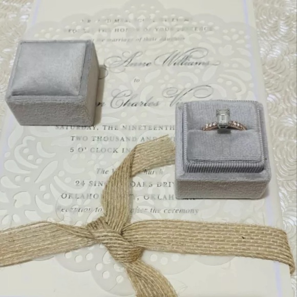 Gray Square Velvet Ring Box Double Slot - Picture 1 of 1